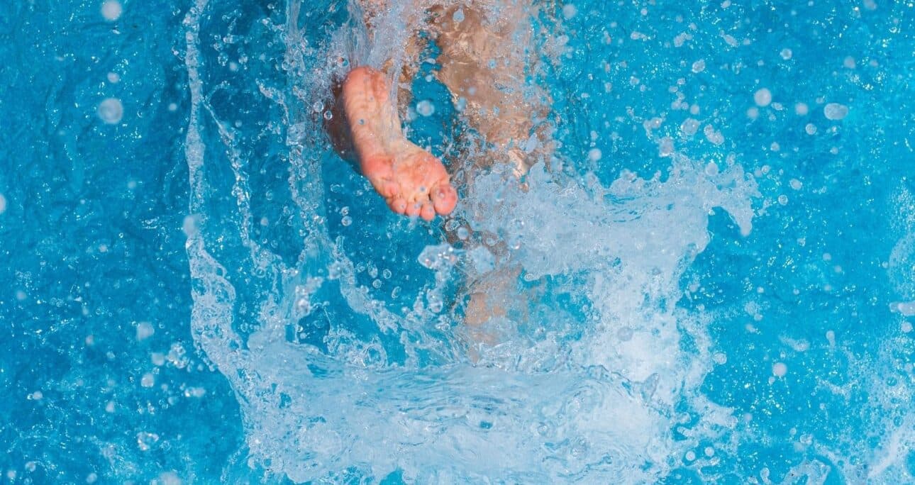 Learn Freestyle Swimming from the Fundamentals: Leg Kick Technique – Down-kick & Up-kick Power