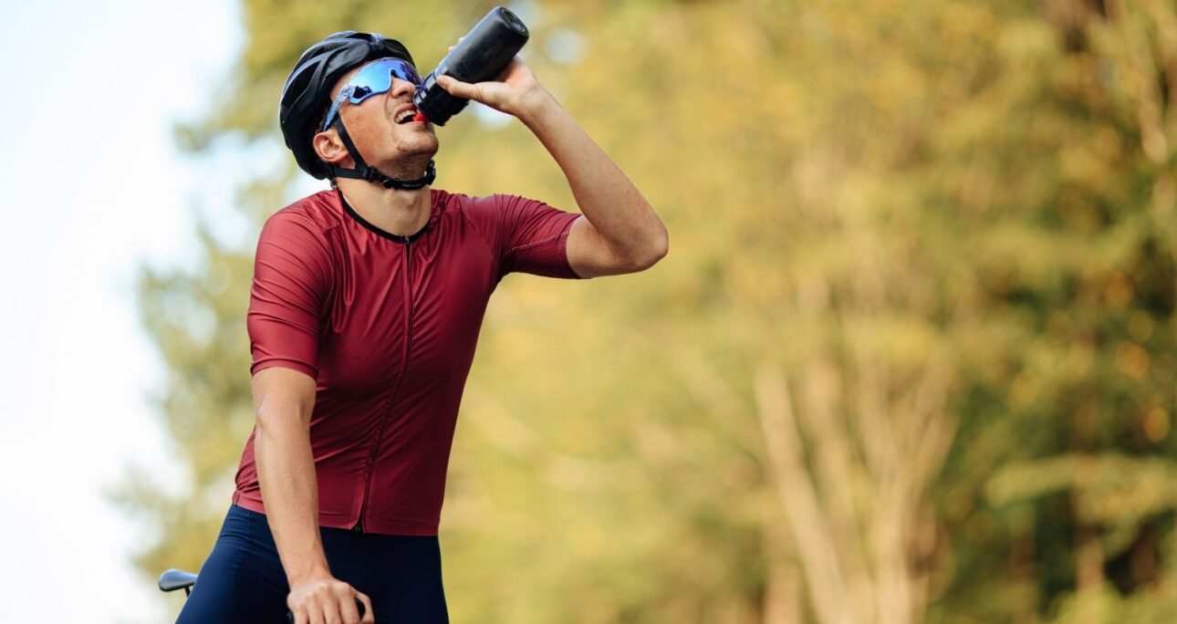 Hết Chuột Rút, Hết Tụt Dốc: Playbook Hydration Cho Vận Động Viên Xe Đạp