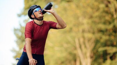 Hết Chuột Rút, Hết Tụt Dốc: Playbook Hydration Cho Vận Động Viên Xe Đạp