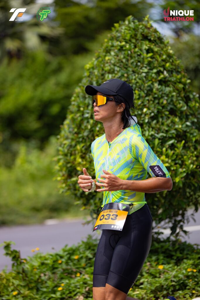 Nguyễn Thị Thùy My trên đường chạy chinh phục danh hiệu nhà vô địch nhóm tuổi Trifactor Enduro.